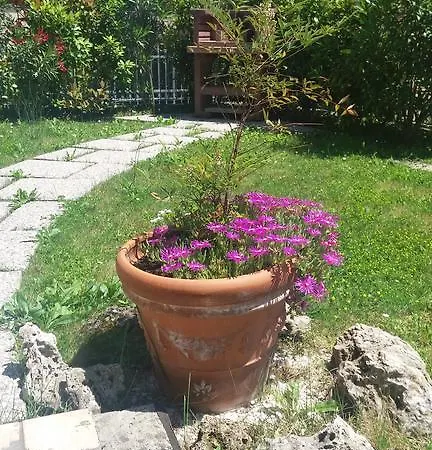 Evelyn's Moniga del Garda
