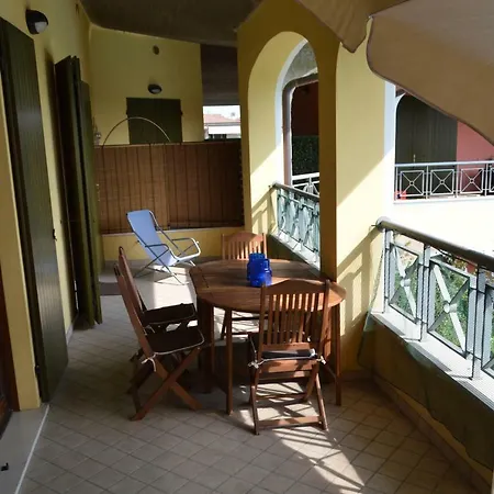 Апартаменты Evelyn's Moniga del Garda